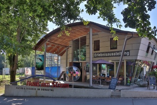 Haus_am_Strom.jpeg